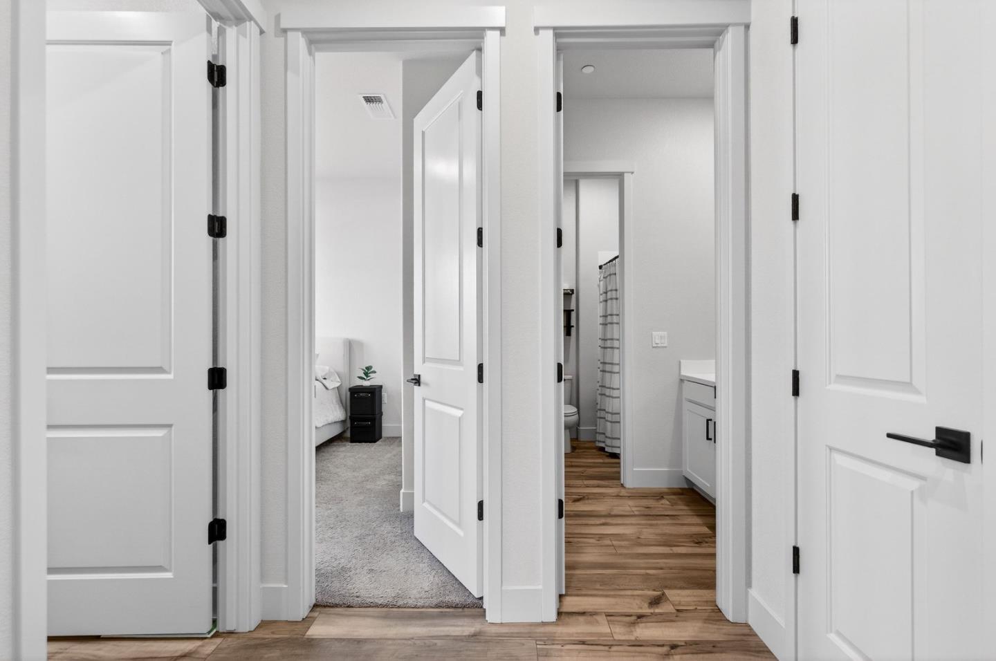 Detail Gallery Image 21 of 44 For 240 Scarlett Way, Hollister,  CA 95023 - 4 Beds | 3 Baths