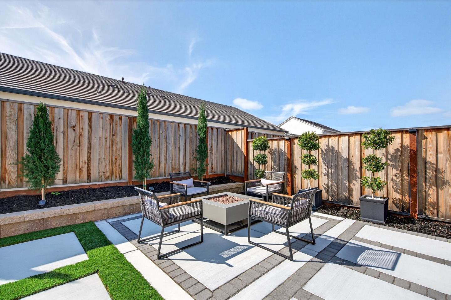 Detail Gallery Image 35 of 44 For 240 Scarlett Way, Hollister,  CA 95023 - 4 Beds | 3 Baths