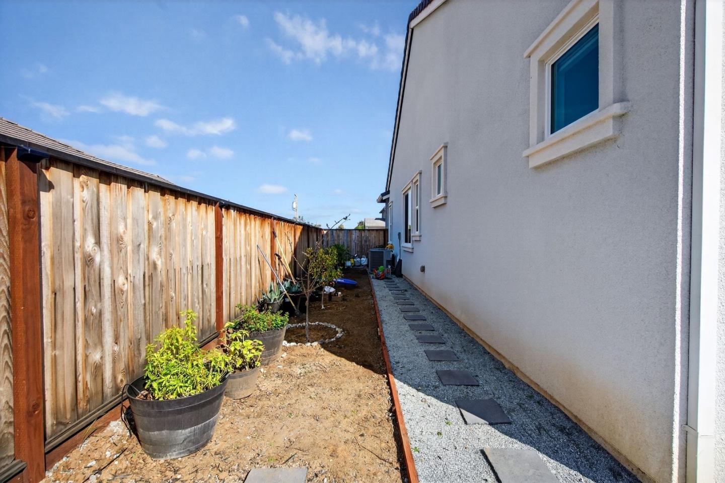 Detail Gallery Image 36 of 44 For 240 Scarlett Way, Hollister,  CA 95023 - 4 Beds | 3 Baths