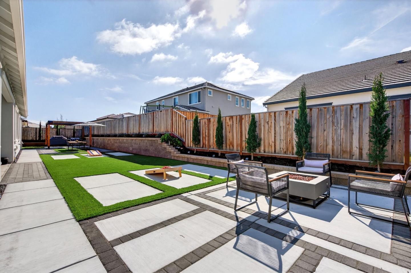 Detail Gallery Image 37 of 44 For 240 Scarlett Way, Hollister,  CA 95023 - 4 Beds | 3 Baths