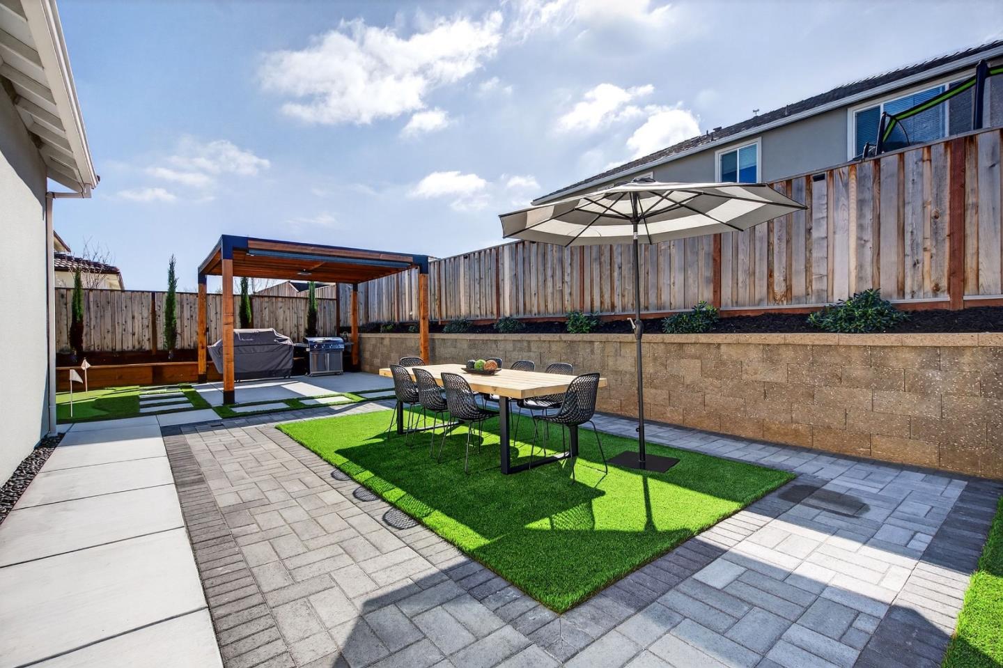 Detail Gallery Image 39 of 44 For 240 Scarlett Way, Hollister,  CA 95023 - 4 Beds | 3 Baths