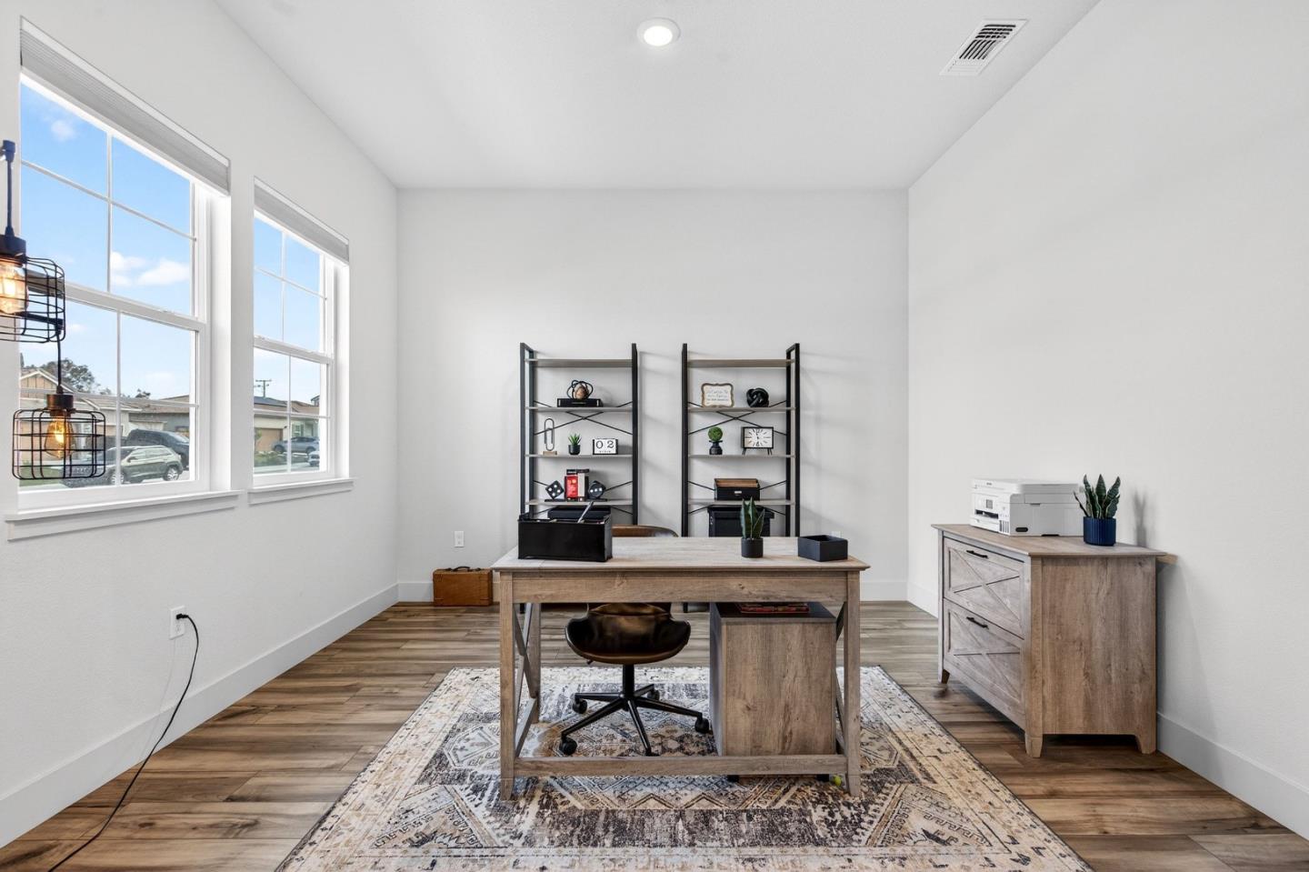 Detail Gallery Image 4 of 44 For 240 Scarlett Way, Hollister,  CA 95023 - 4 Beds | 3 Baths