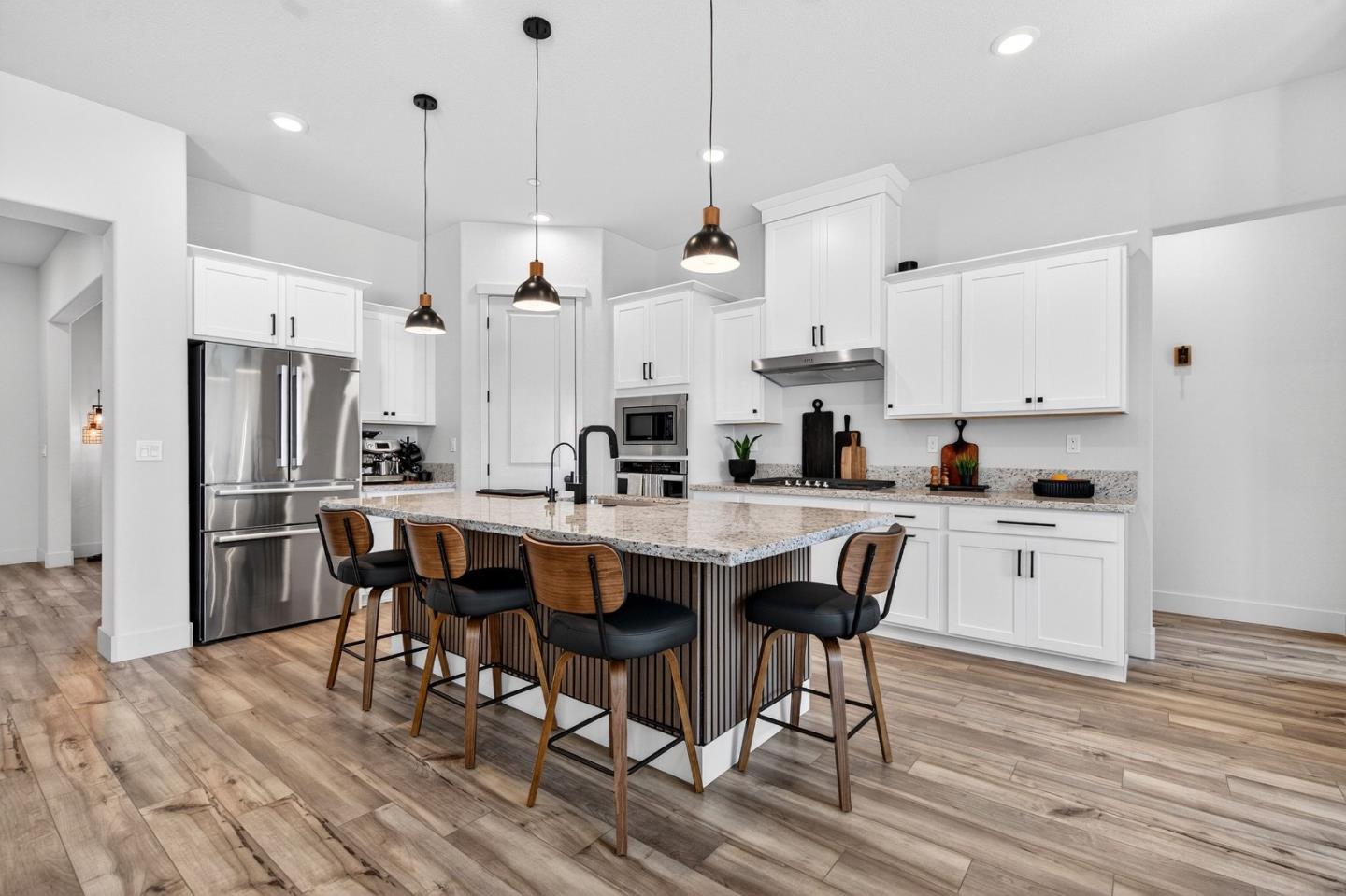 Detail Gallery Image 7 of 44 For 240 Scarlett Way, Hollister,  CA 95023 - 4 Beds | 3 Baths