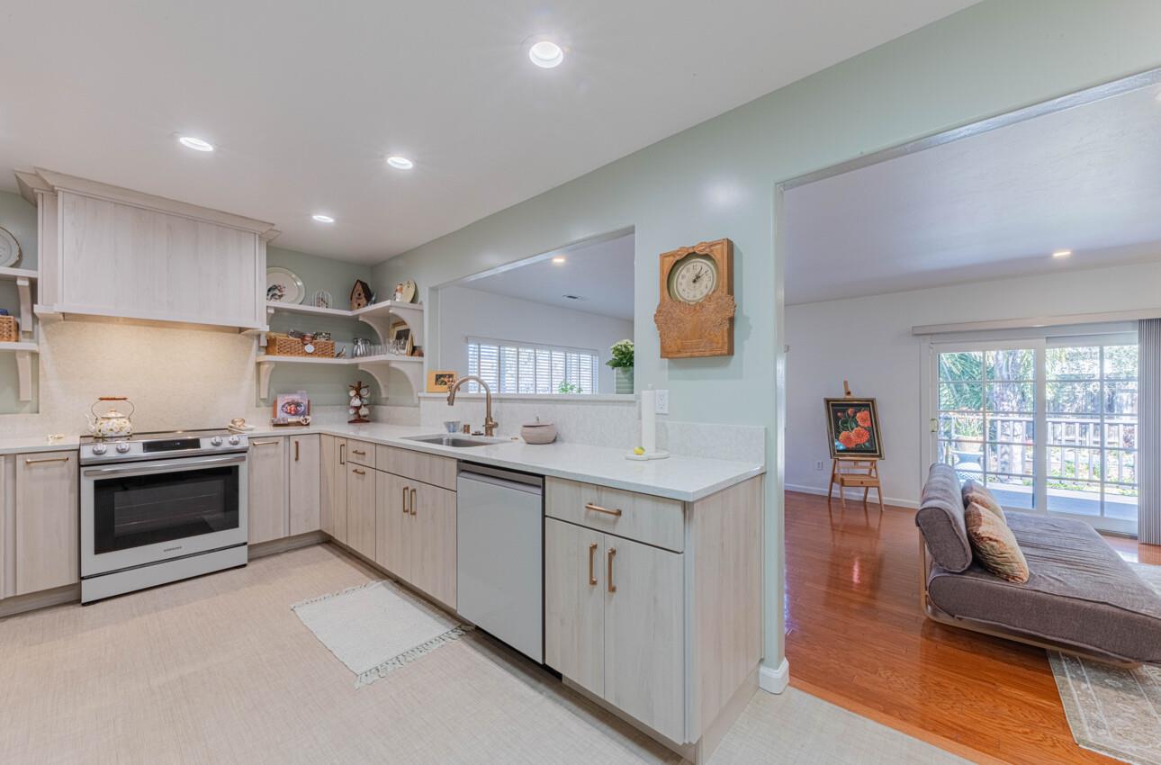 Detail Gallery Image 18 of 41 For 58 Young Dr, Salinas,  CA 93901 - 3 Beds | 2 Baths