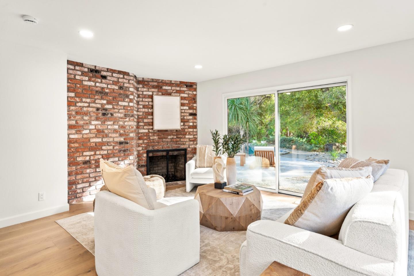 Detail Gallery Image 23 of 89 For 22044 Creekside Ct, Cupertino,  CA 95014 - 4 Beds | 2/1 Baths