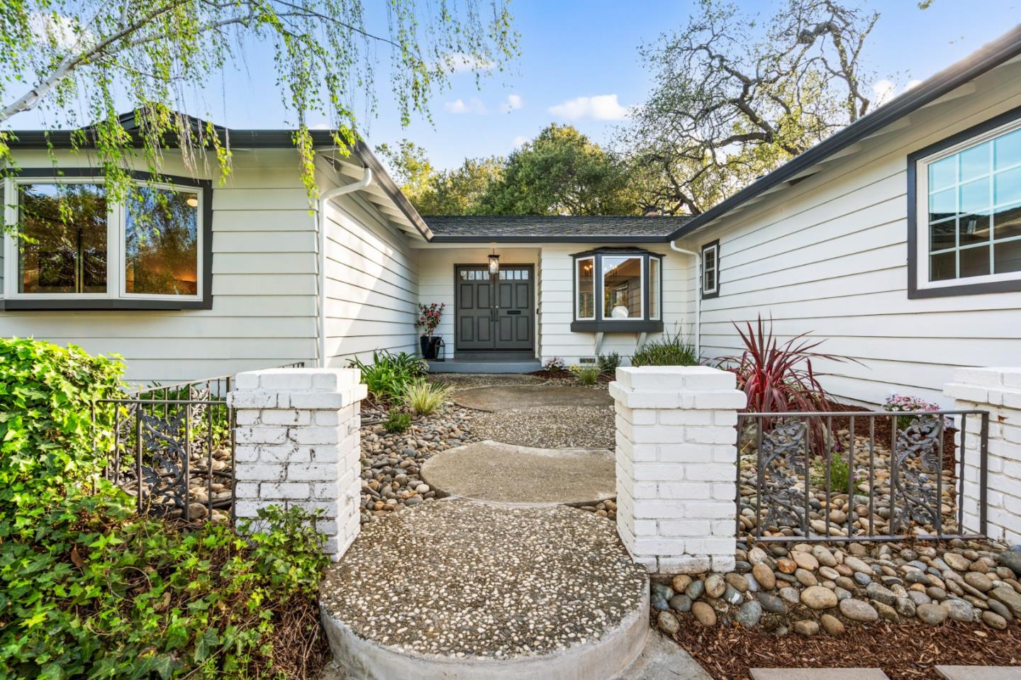 Detail Gallery Image 3 of 89 For 22044 Creekside Ct, Cupertino,  CA 95014 - 4 Beds | 2/1 Baths