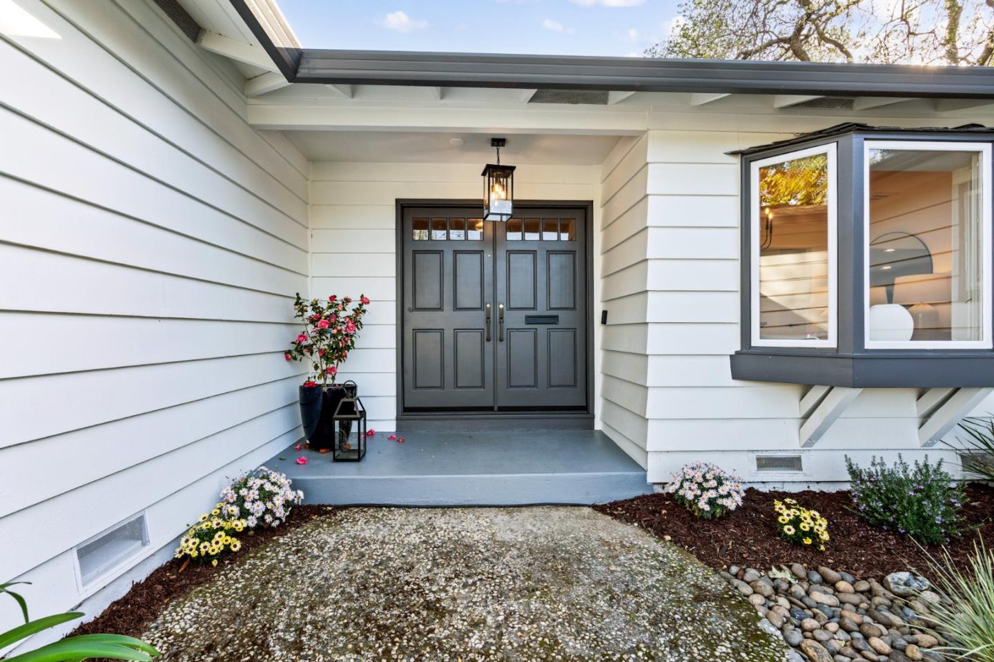 Detail Gallery Image 4 of 89 For 22044 Creekside Ct, Cupertino,  CA 95014 - 4 Beds | 2/1 Baths