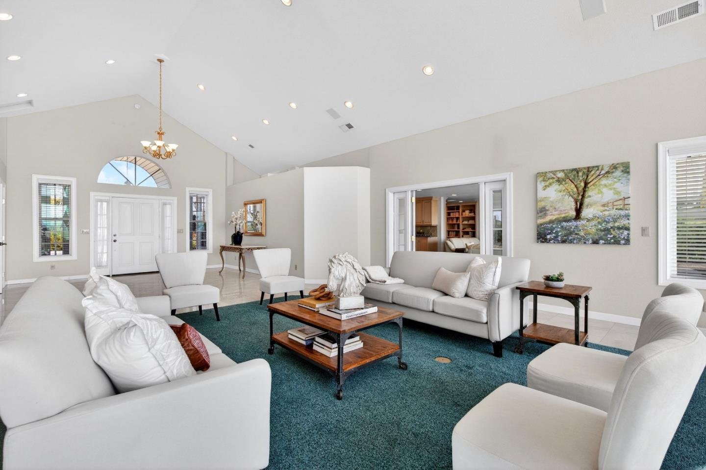 Detail Gallery Image 13 of 84 For 621 Carpenter Dr, Hollister,  CA 95023 - 6 Beds | 5/1 Baths