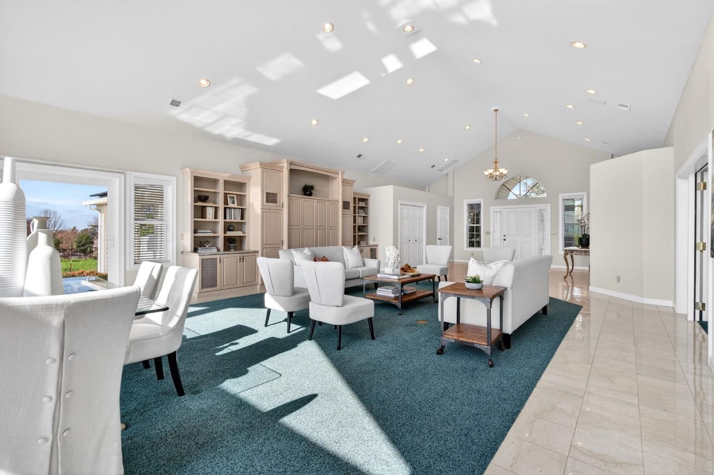 Detail Gallery Image 14 of 84 For 621 Carpenter Dr, Hollister,  CA 95023 - 6 Beds | 5/1 Baths