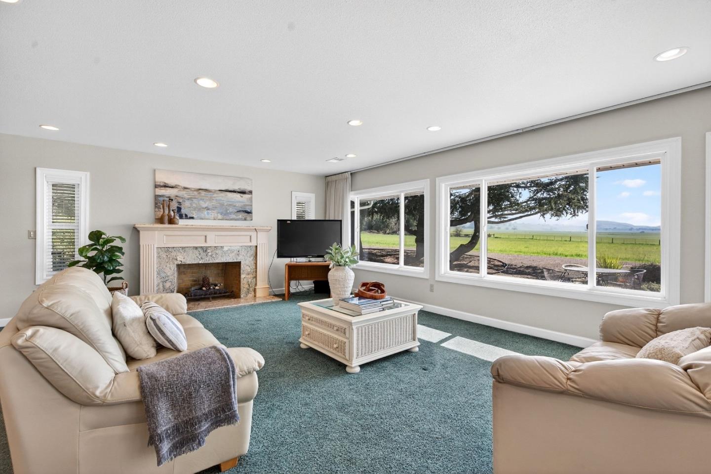 Detail Gallery Image 16 of 84 For 621 Carpenter Dr, Hollister,  CA 95023 - 6 Beds | 5/1 Baths