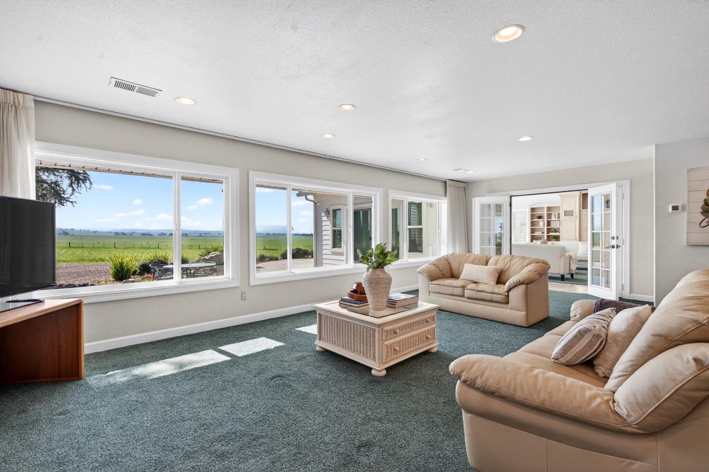 Detail Gallery Image 19 of 84 For 621 Carpenter Dr, Hollister,  CA 95023 - 6 Beds | 5/1 Baths