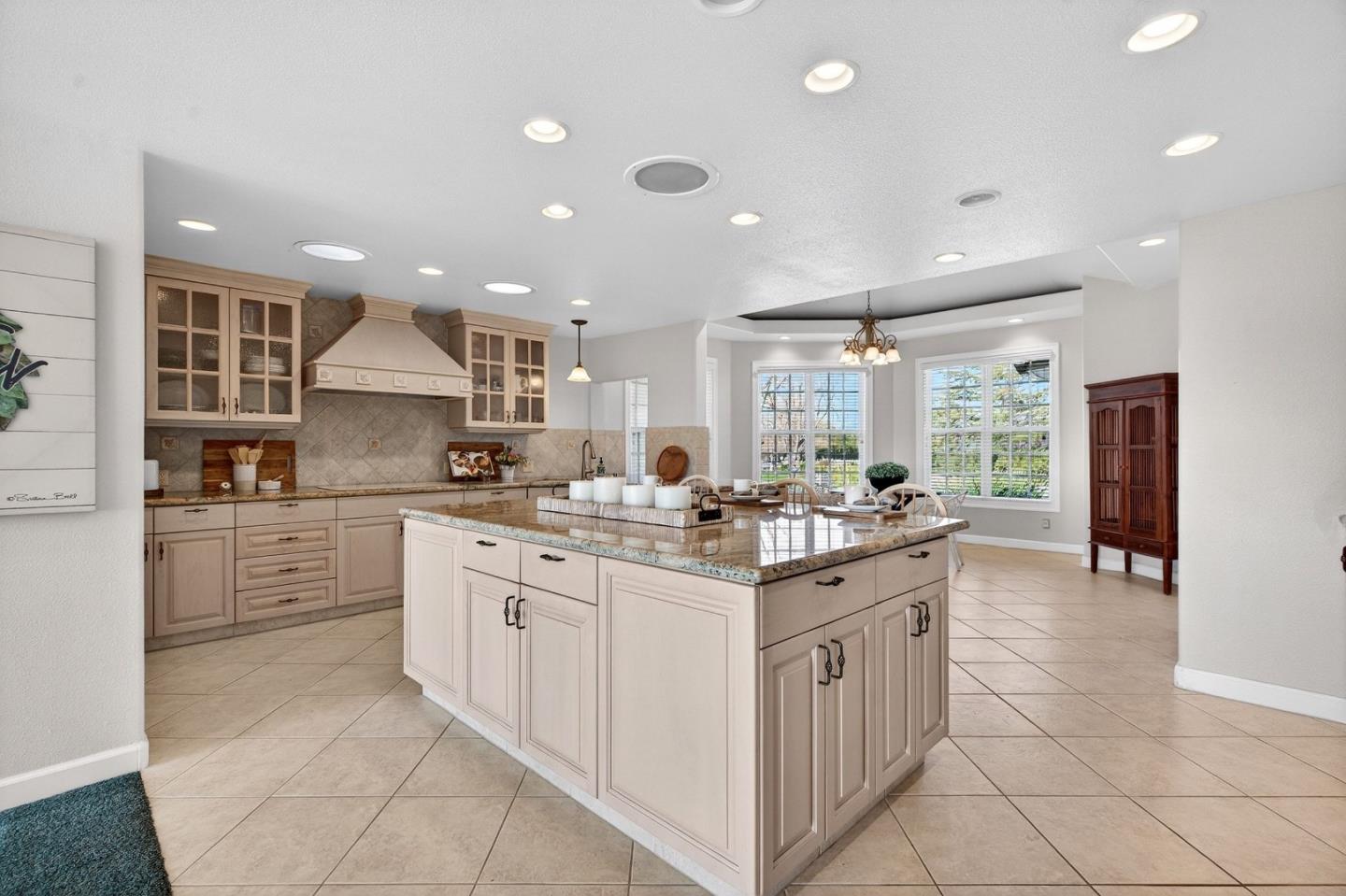 Detail Gallery Image 20 of 84 For 621 Carpenter Dr, Hollister,  CA 95023 - 6 Beds | 5/1 Baths