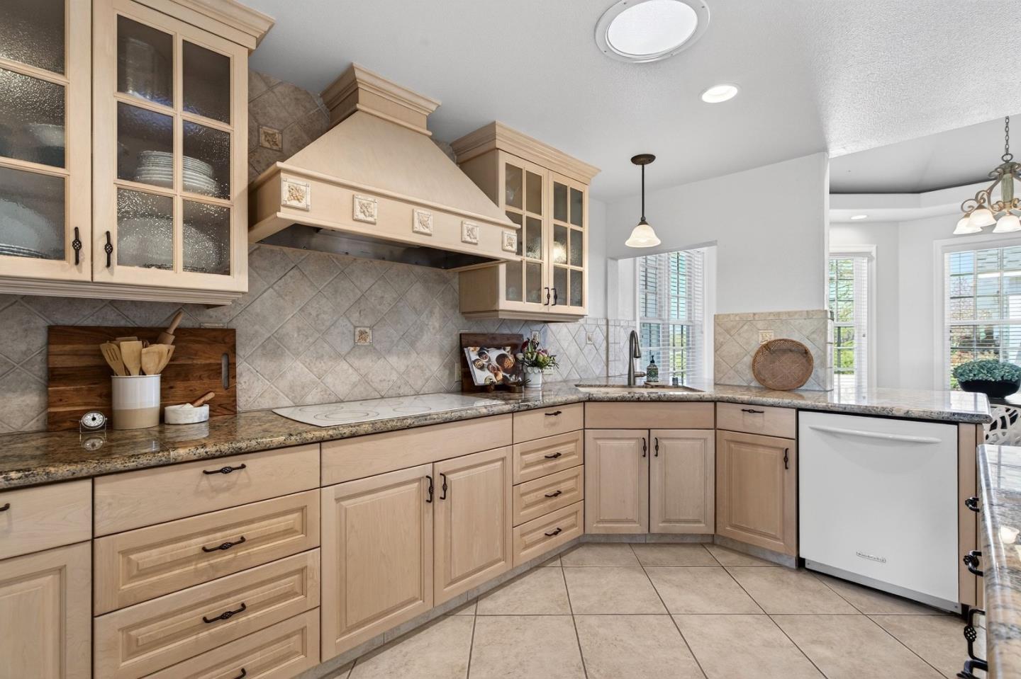 Detail Gallery Image 25 of 84 For 621 Carpenter Dr, Hollister,  CA 95023 - 6 Beds | 5/1 Baths