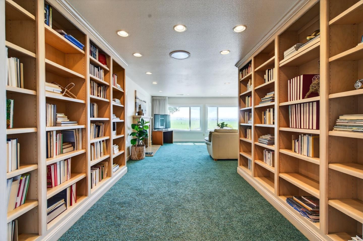 Detail Gallery Image 29 of 84 For 621 Carpenter Dr, Hollister,  CA 95023 - 6 Beds | 5/1 Baths