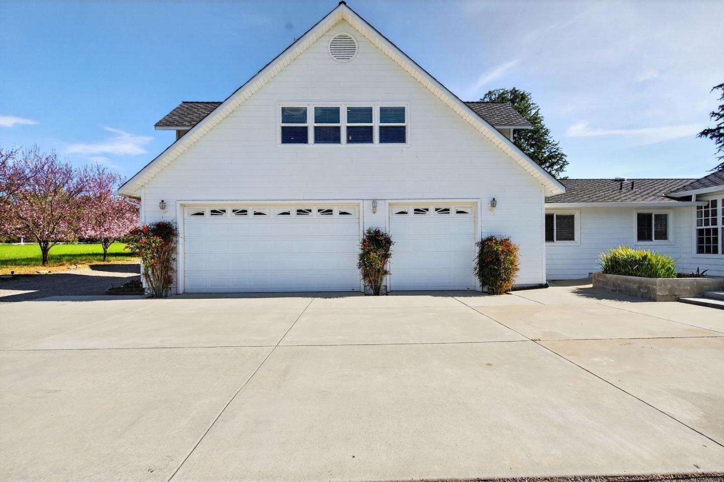 Detail Gallery Image 5 of 84 For 621 Carpenter Dr, Hollister,  CA 95023 - 6 Beds | 5/1 Baths