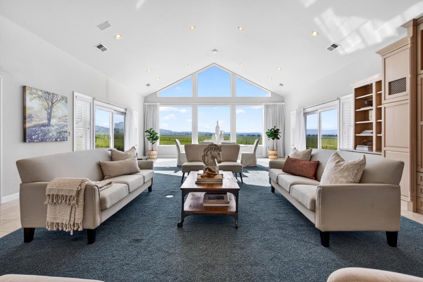 Detail Gallery Image 8 of 84 For 621 Carpenter Dr, Hollister,  CA 95023 - 6 Beds | 5/1 Baths