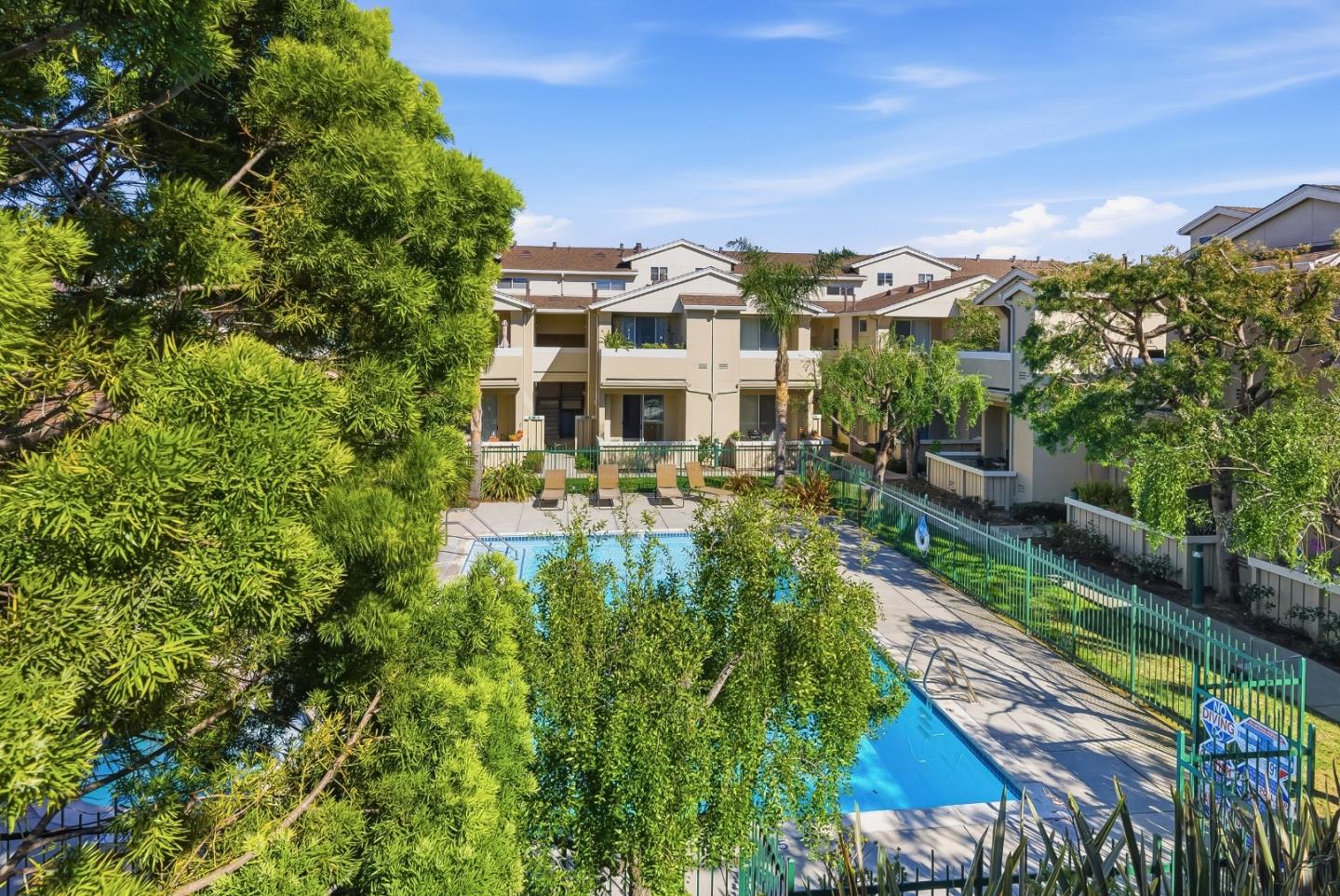 Detail Gallery Image 2 of 30 For 222 Everson Dr, Santa Cruz,  CA 95060 - 2 Beds | 2 Baths