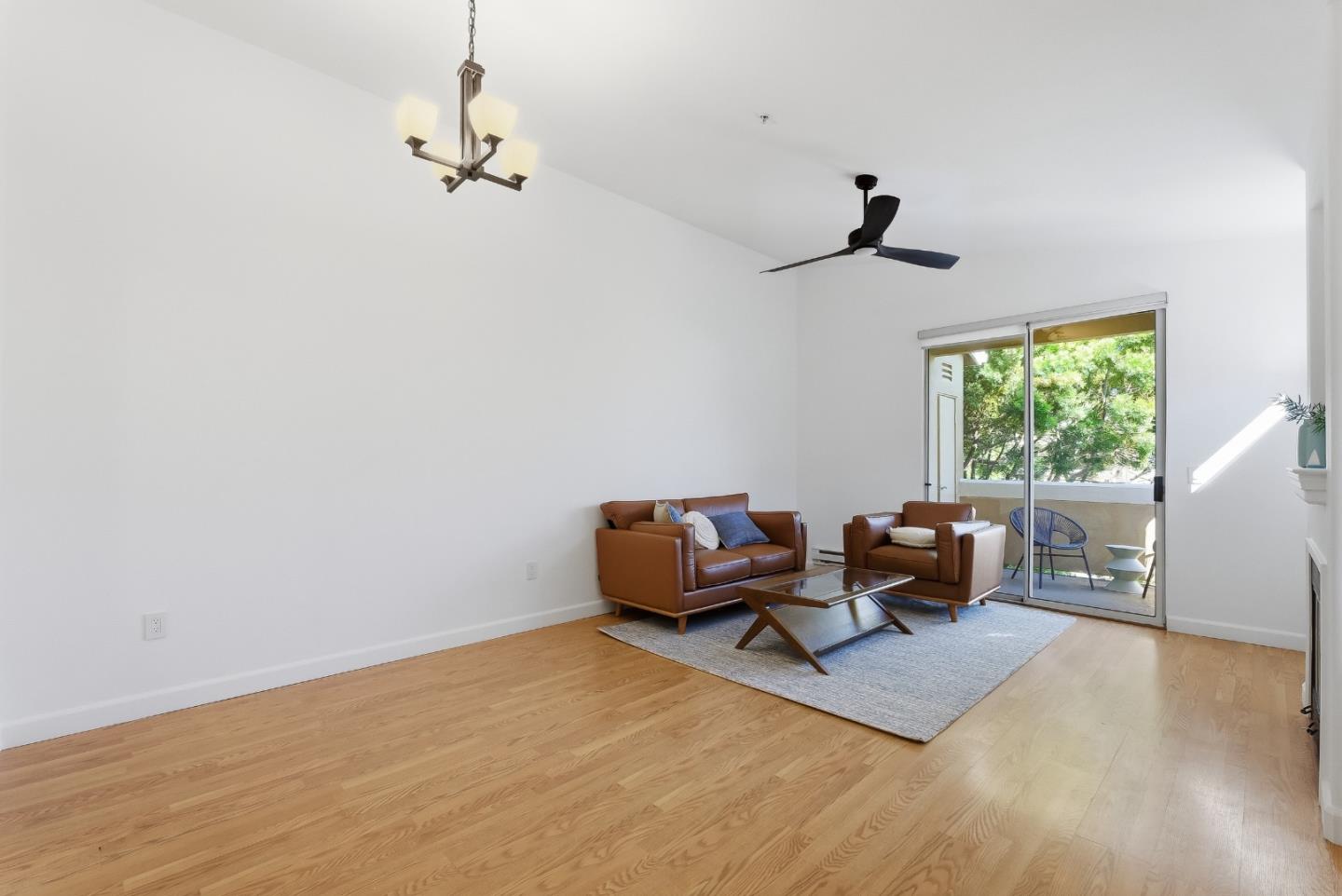 Detail Gallery Image 3 of 30 For 222 Everson Dr, Santa Cruz,  CA 95060 - 2 Beds | 2 Baths