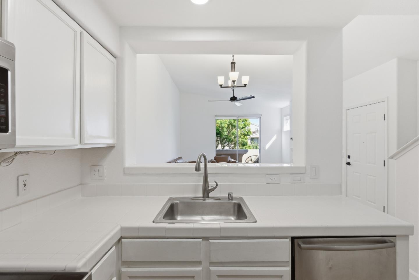 Detail Gallery Image 8 of 30 For 222 Everson Dr, Santa Cruz,  CA 95060 - 2 Beds | 2 Baths