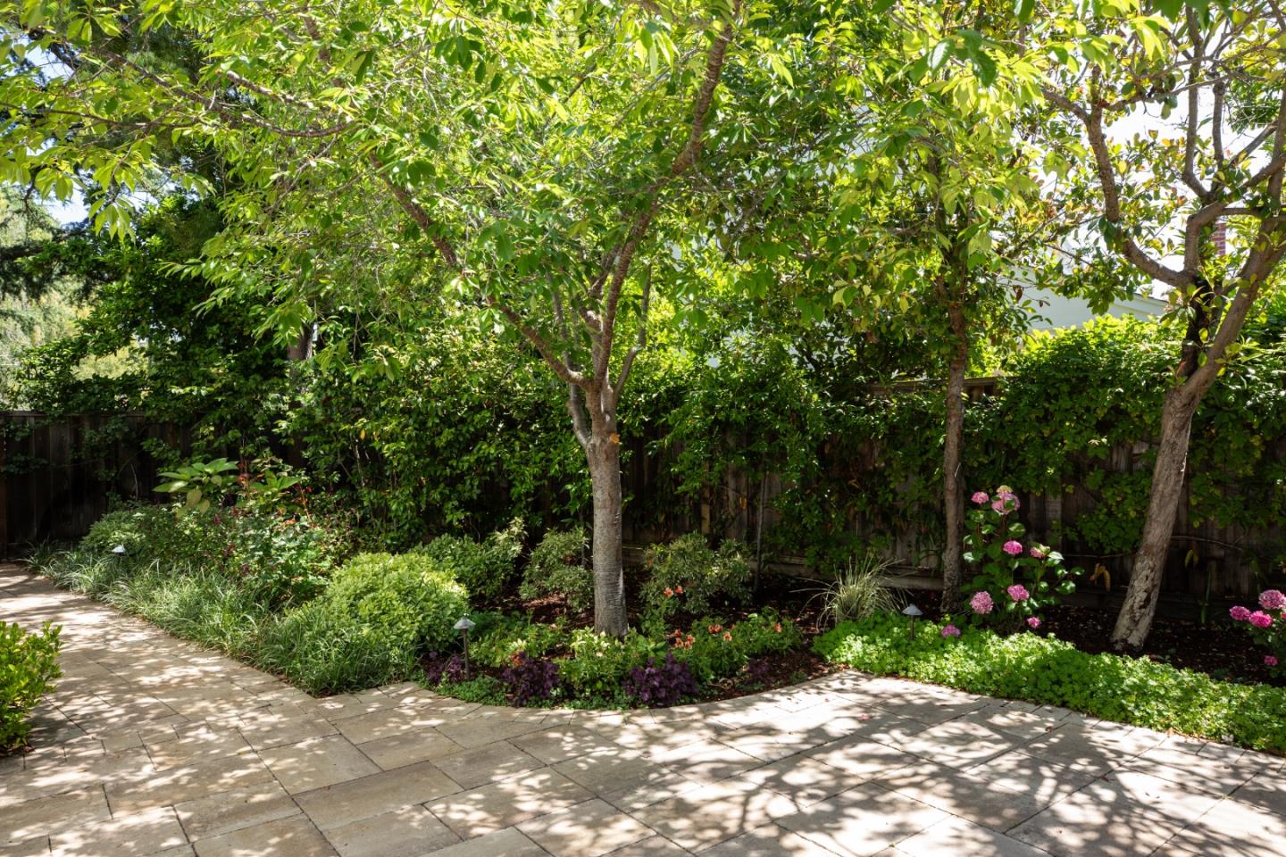 Detail Gallery Image 30 of 34 For 1011 via Del Pozo, Los Altos,  CA 94022 - 4 Beds | 2/1 Baths