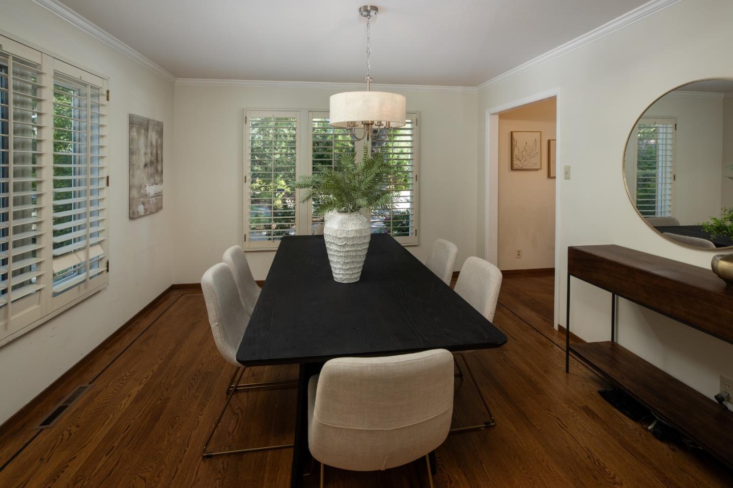 Detail Gallery Image 7 of 34 For 1011 via Del Pozo, Los Altos,  CA 94022 - 4 Beds | 2/1 Baths