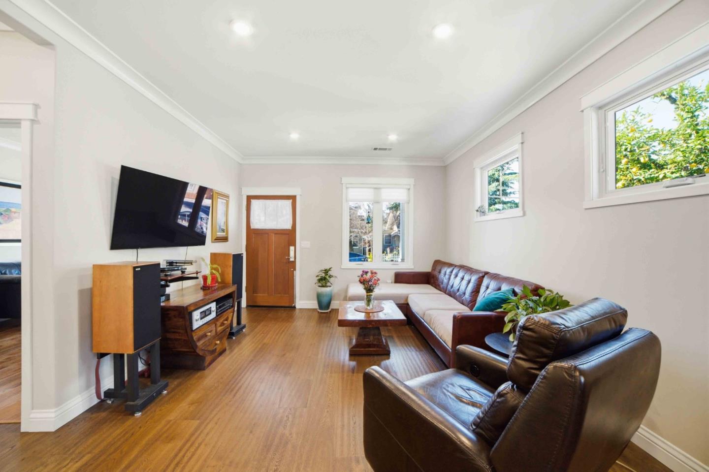 Detail Gallery Image 3 of 41 For 704 S 12th St, San Jose,  CA 95112 - 3 Beds | 2 Baths