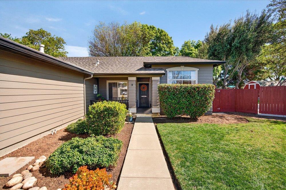 Detail Gallery Image 2 of 42 For 1991 Ervin Ct, Hollister,  CA 95023 - 4 Beds | 2 Baths