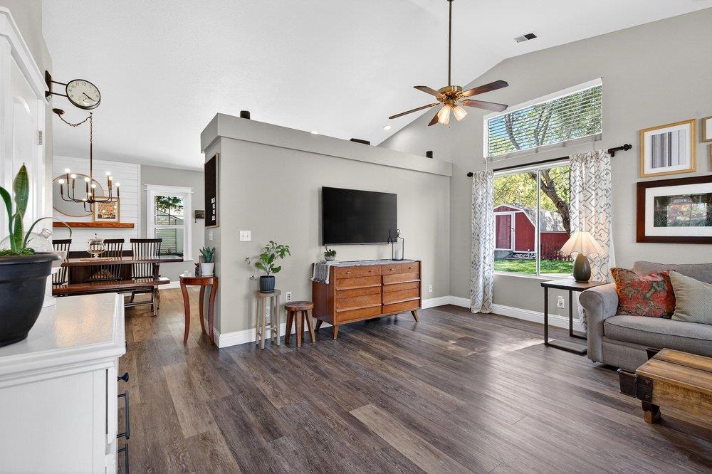 Detail Gallery Image 5 of 42 For 1991 Ervin Ct, Hollister,  CA 95023 - 4 Beds | 2 Baths