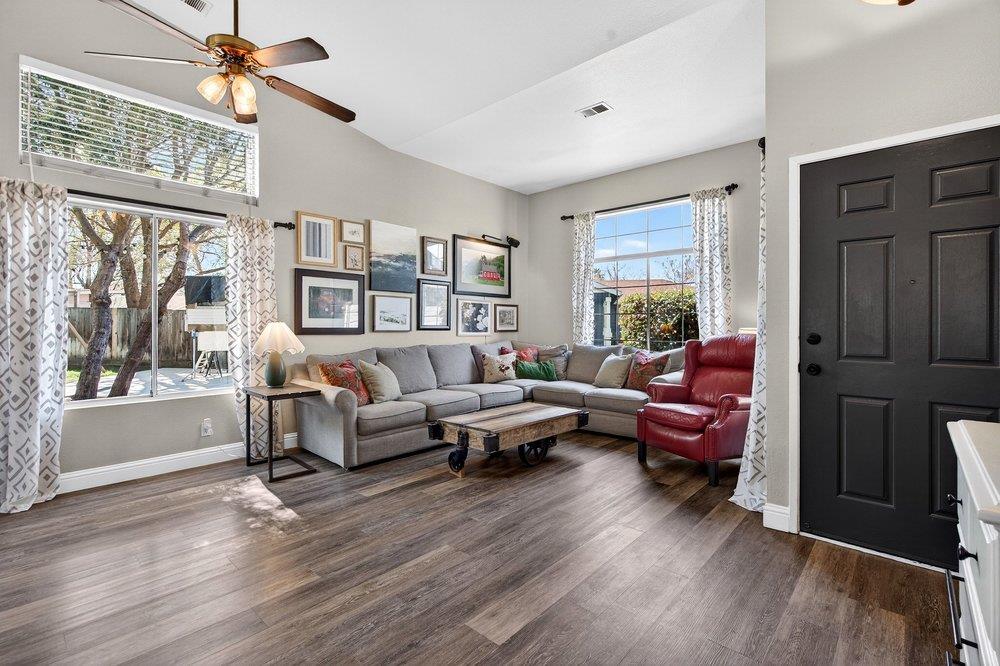 Detail Gallery Image 6 of 42 For 1991 Ervin Ct, Hollister,  CA 95023 - 4 Beds | 2 Baths