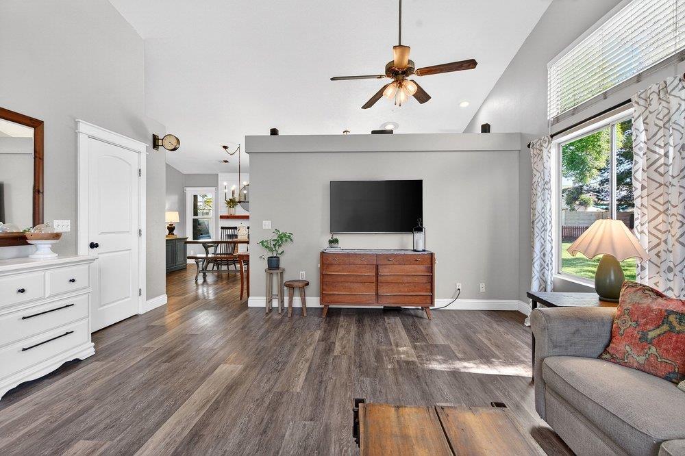 Detail Gallery Image 8 of 42 For 1991 Ervin Ct, Hollister,  CA 95023 - 4 Beds | 2 Baths