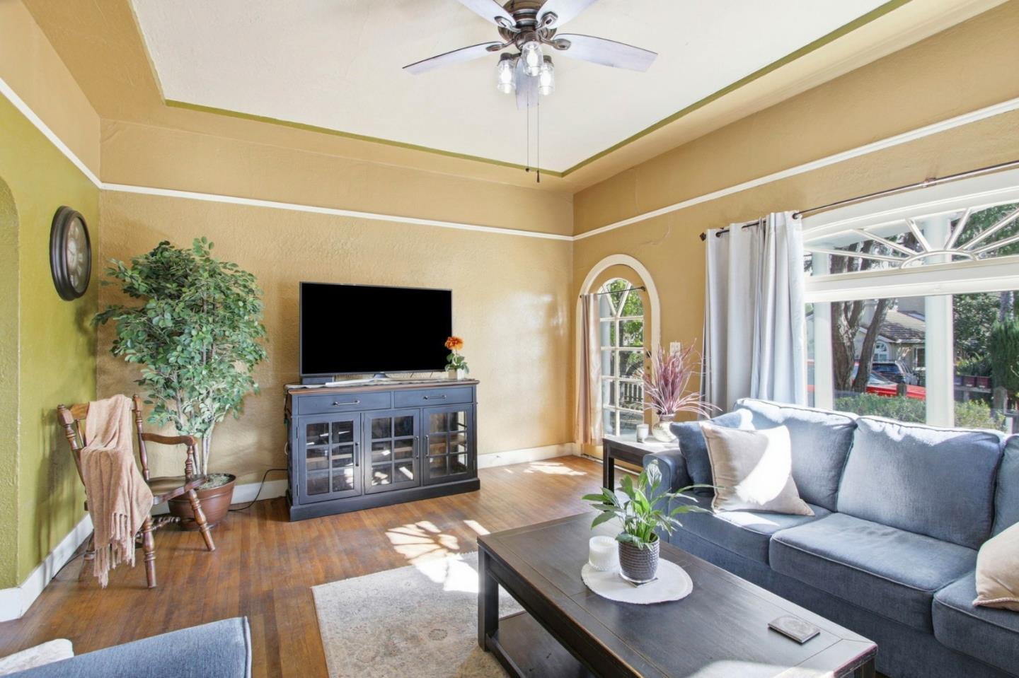 Detail Gallery Image 10 of 39 For 10625 Merriman Rd, Cupertino,  CA 95014 - 3 Beds | 1/1 Baths