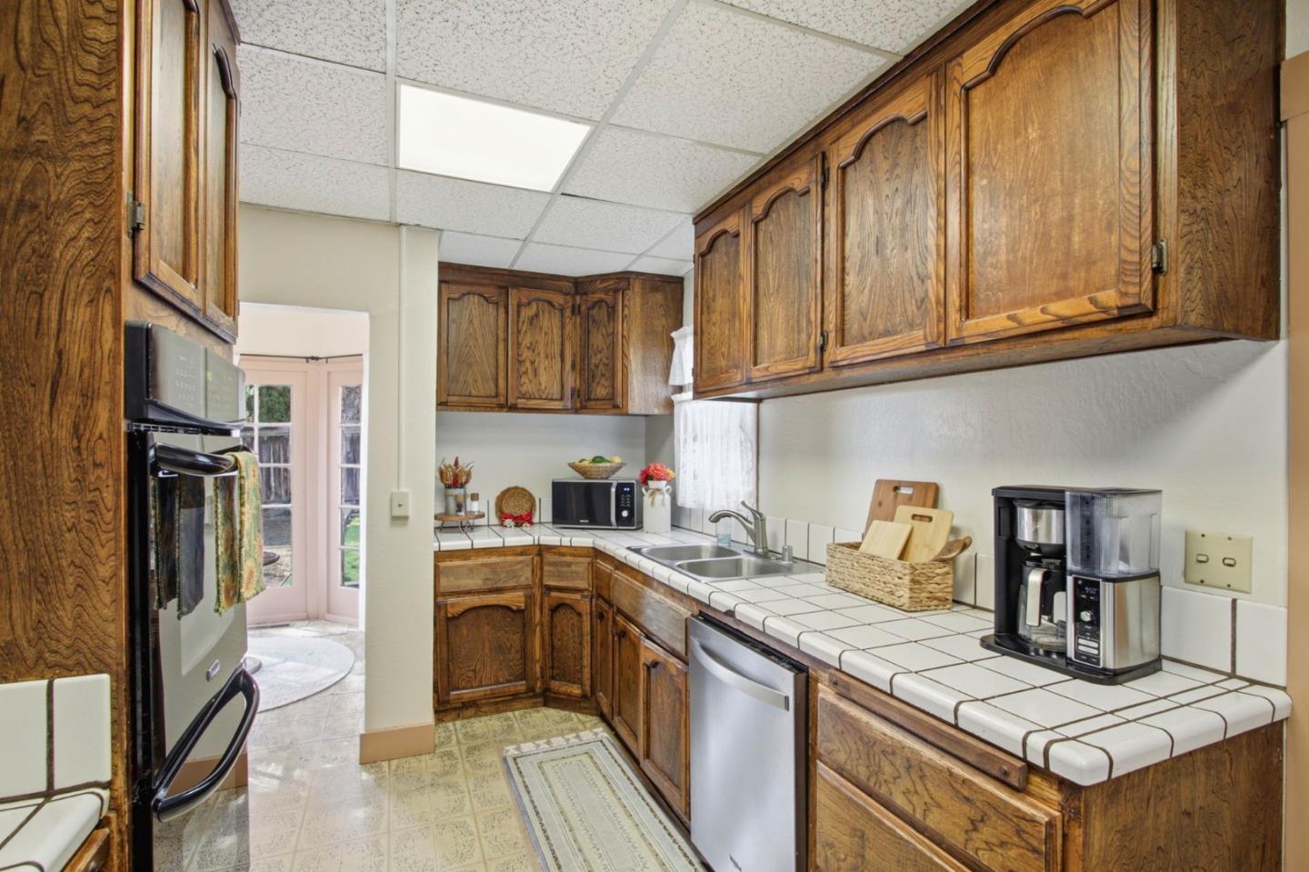 Detail Gallery Image 14 of 39 For 10625 Merriman Rd, Cupertino,  CA 95014 - 3 Beds | 1/1 Baths