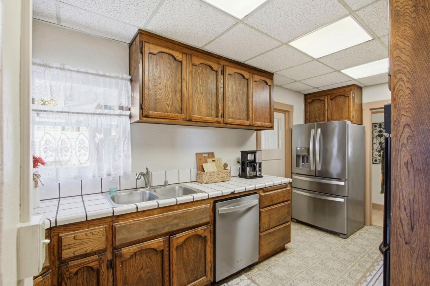 Detail Gallery Image 15 of 39 For 10625 Merriman Rd, Cupertino,  CA 95014 - 3 Beds | 1/1 Baths