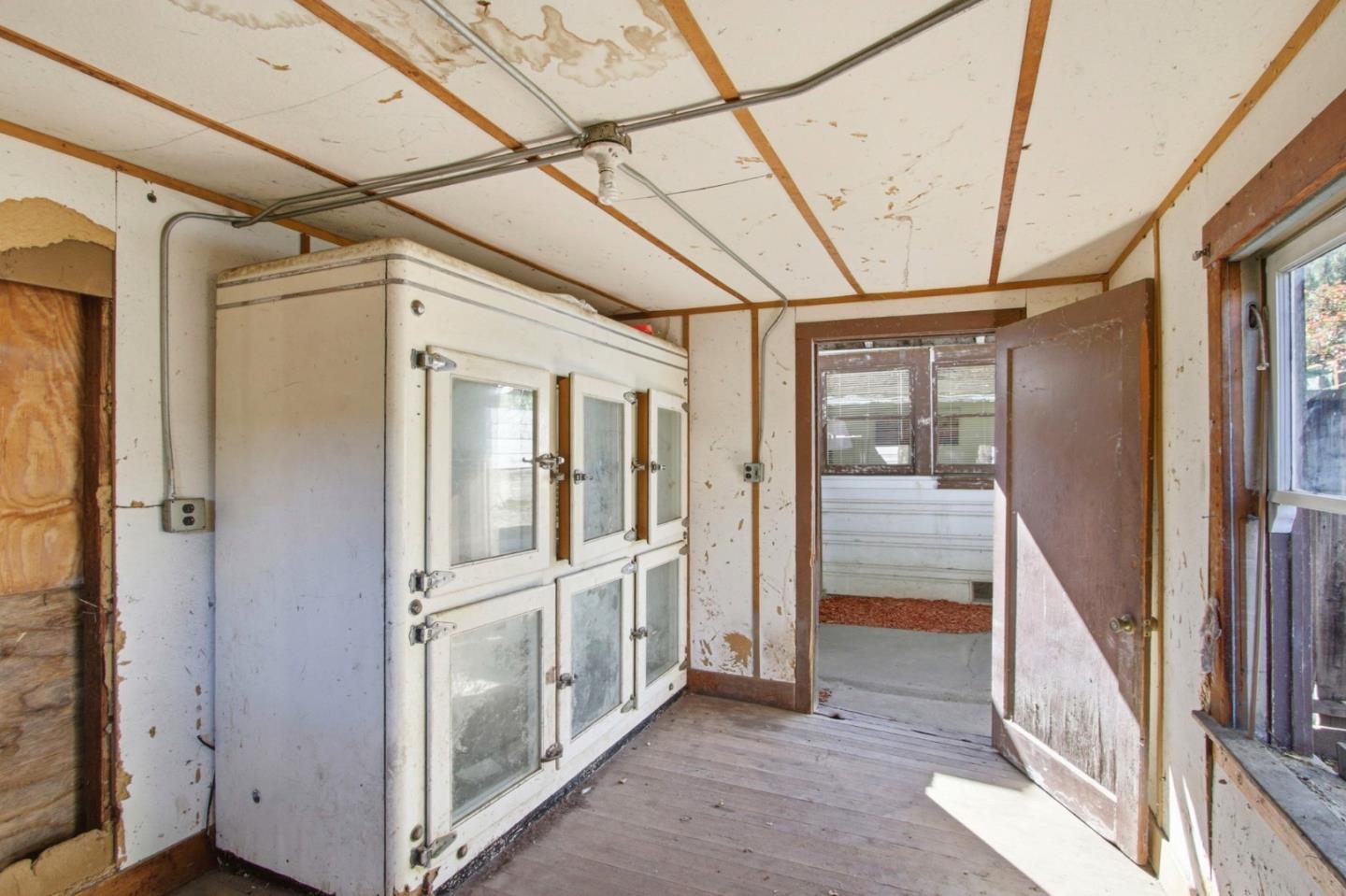 Detail Gallery Image 30 of 39 For 10625 Merriman Rd, Cupertino,  CA 95014 - 3 Beds | 1/1 Baths