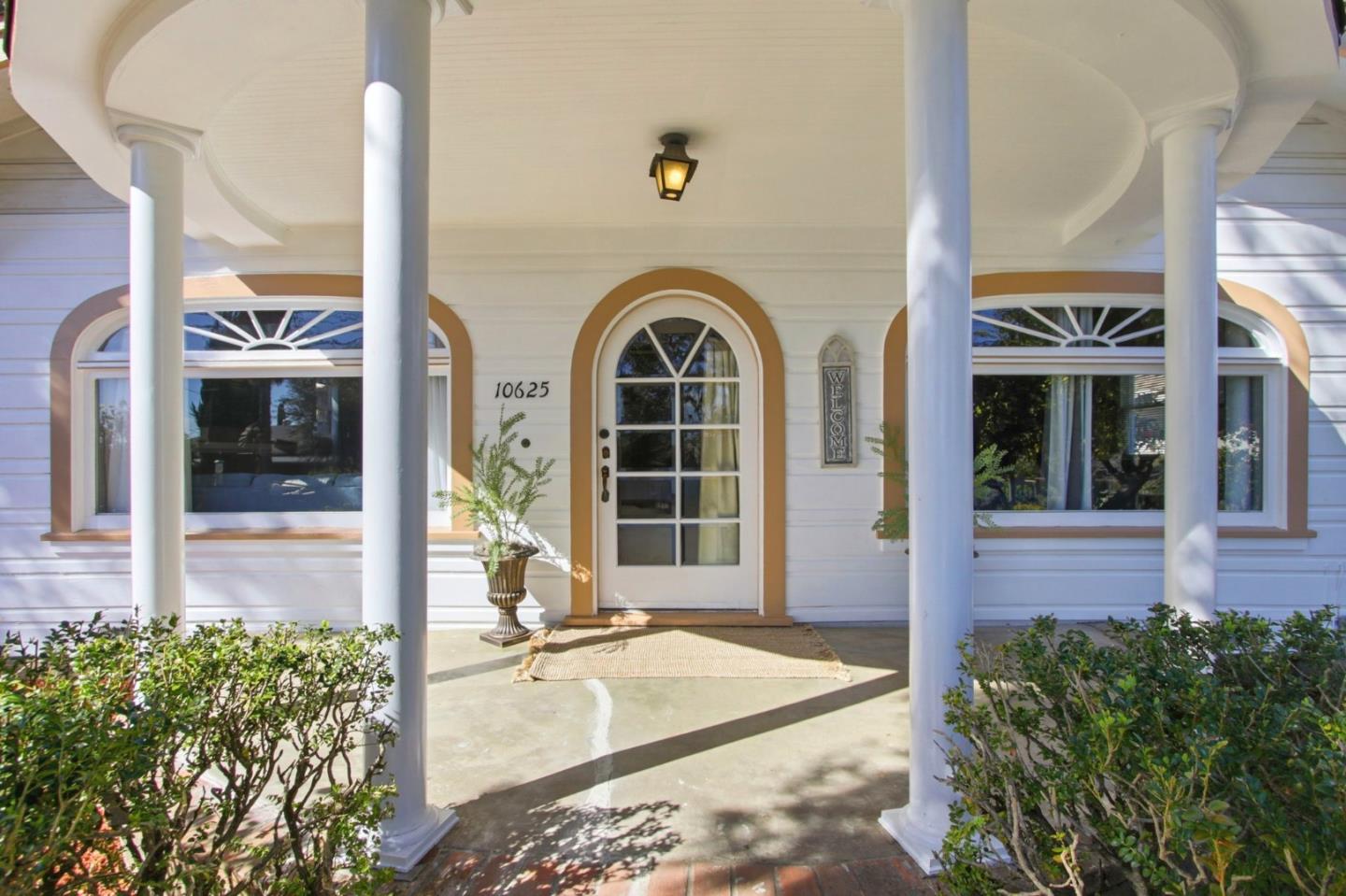 Detail Gallery Image 5 of 39 For 10625 Merriman Rd, Cupertino,  CA 95014 - 3 Beds | 1/1 Baths