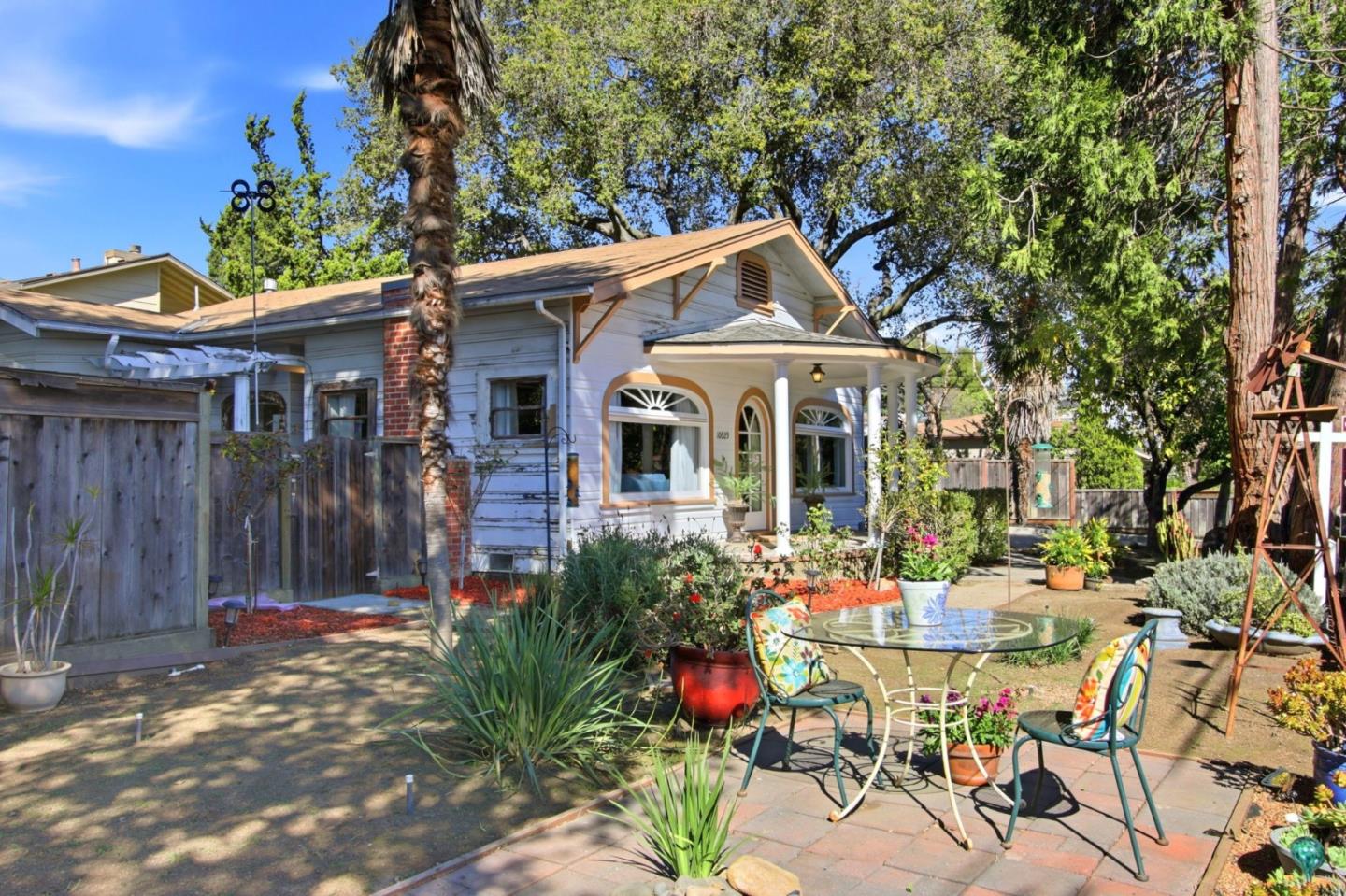 Detail Gallery Image 6 of 39 For 10625 Merriman Rd, Cupertino,  CA 95014 - 3 Beds | 1/1 Baths