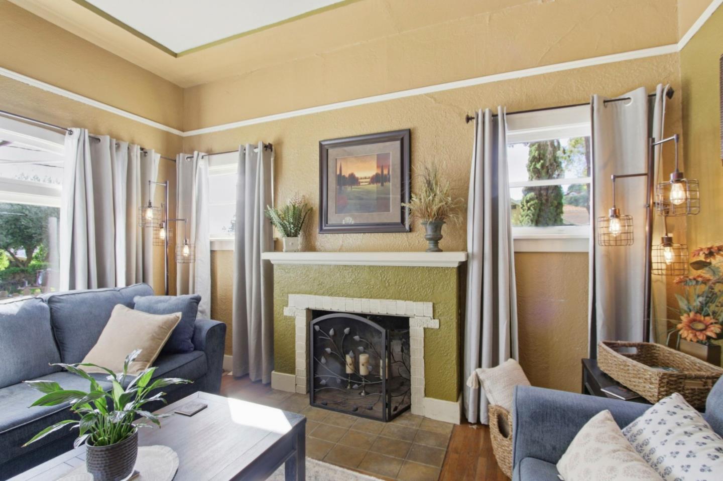 Detail Gallery Image 8 of 39 For 10625 Merriman Rd, Cupertino,  CA 95014 - 3 Beds | 1/1 Baths