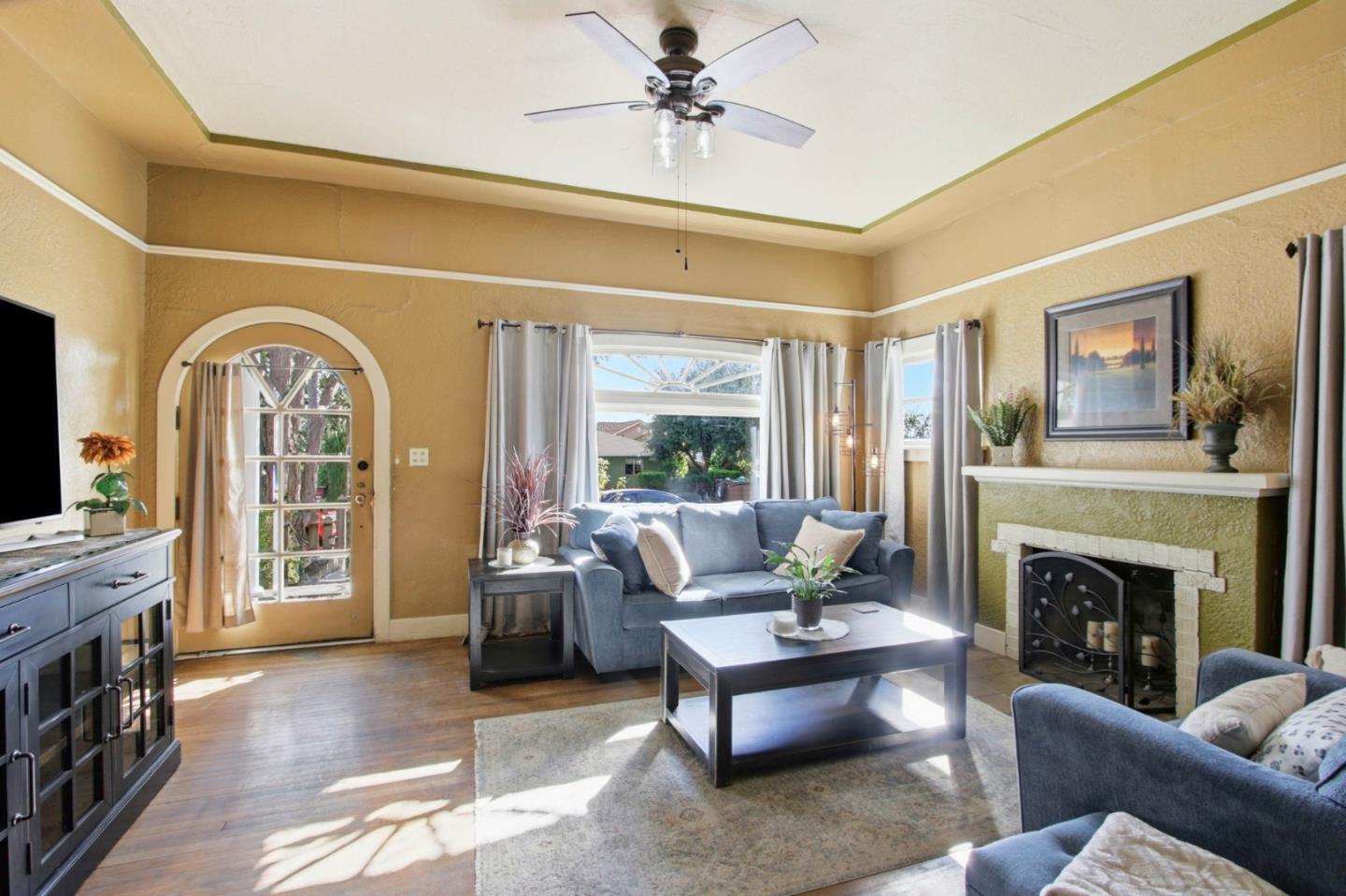 Detail Gallery Image 9 of 39 For 10625 Merriman Rd, Cupertino,  CA 95014 - 3 Beds | 1/1 Baths