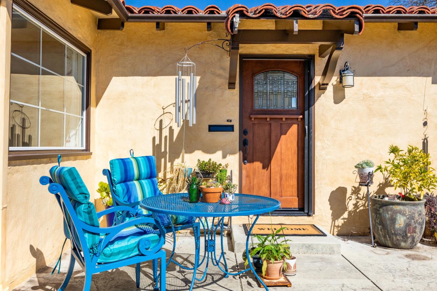 Detail Gallery Image 3 of 22 For 609 Oak Dr, Capitola,  CA 95010 - 2 Beds | 1 Baths