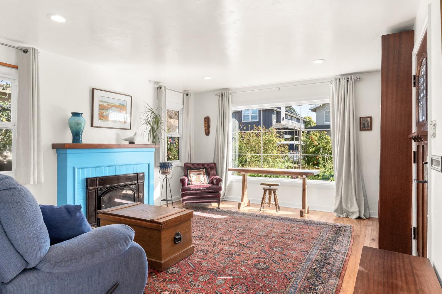 Detail Gallery Image 4 of 22 For 609 Oak Dr, Capitola,  CA 95010 - 2 Beds | 1 Baths