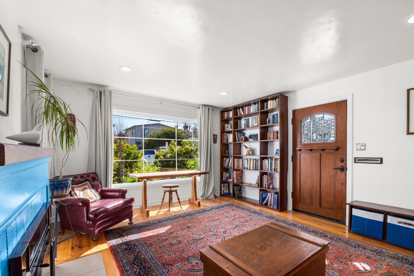 Detail Gallery Image 6 of 22 For 609 Oak Dr, Capitola,  CA 95010 - 2 Beds | 1 Baths