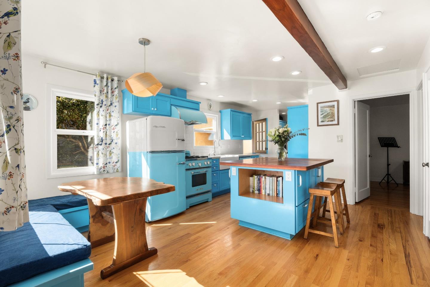 Detail Gallery Image 8 of 22 For 609 Oak Dr, Capitola,  CA 95010 - 2 Beds | 1 Baths