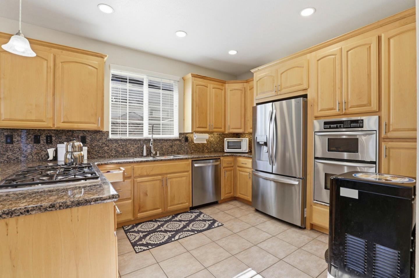 Detail Gallery Image 4 of 29 For 580 Calle Buena Vis, Morgan Hill,  CA 95037 - 3 Beds | 2 Baths