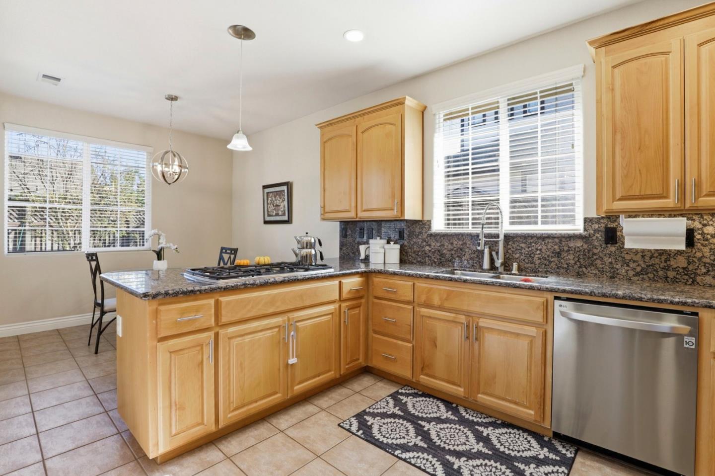Detail Gallery Image 5 of 29 For 580 Calle Buena Vis, Morgan Hill,  CA 95037 - 3 Beds | 2 Baths