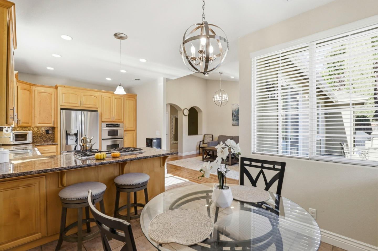 Detail Gallery Image 8 of 29 For 580 Calle Buena Vis, Morgan Hill,  CA 95037 - 3 Beds | 2 Baths