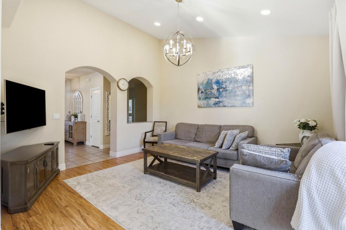 Detail Gallery Image 9 of 29 For 580 Calle Buena Vis, Morgan Hill,  CA 95037 - 3 Beds | 2 Baths