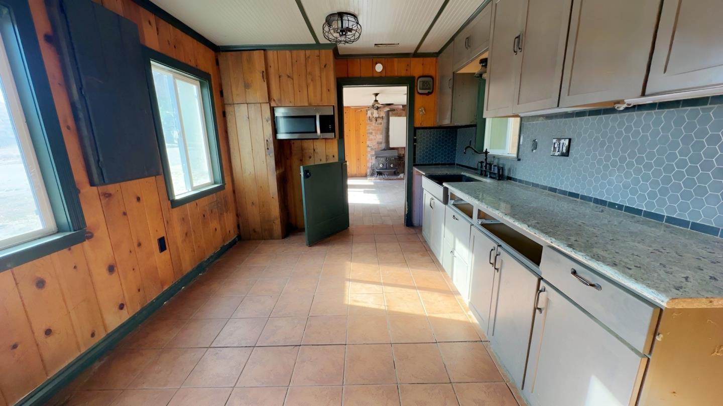 Detail Gallery Image 9 of 33 For 9751 Ernst Rd, Coulterville,  CA 95311 - 2 Beds | 2 Baths