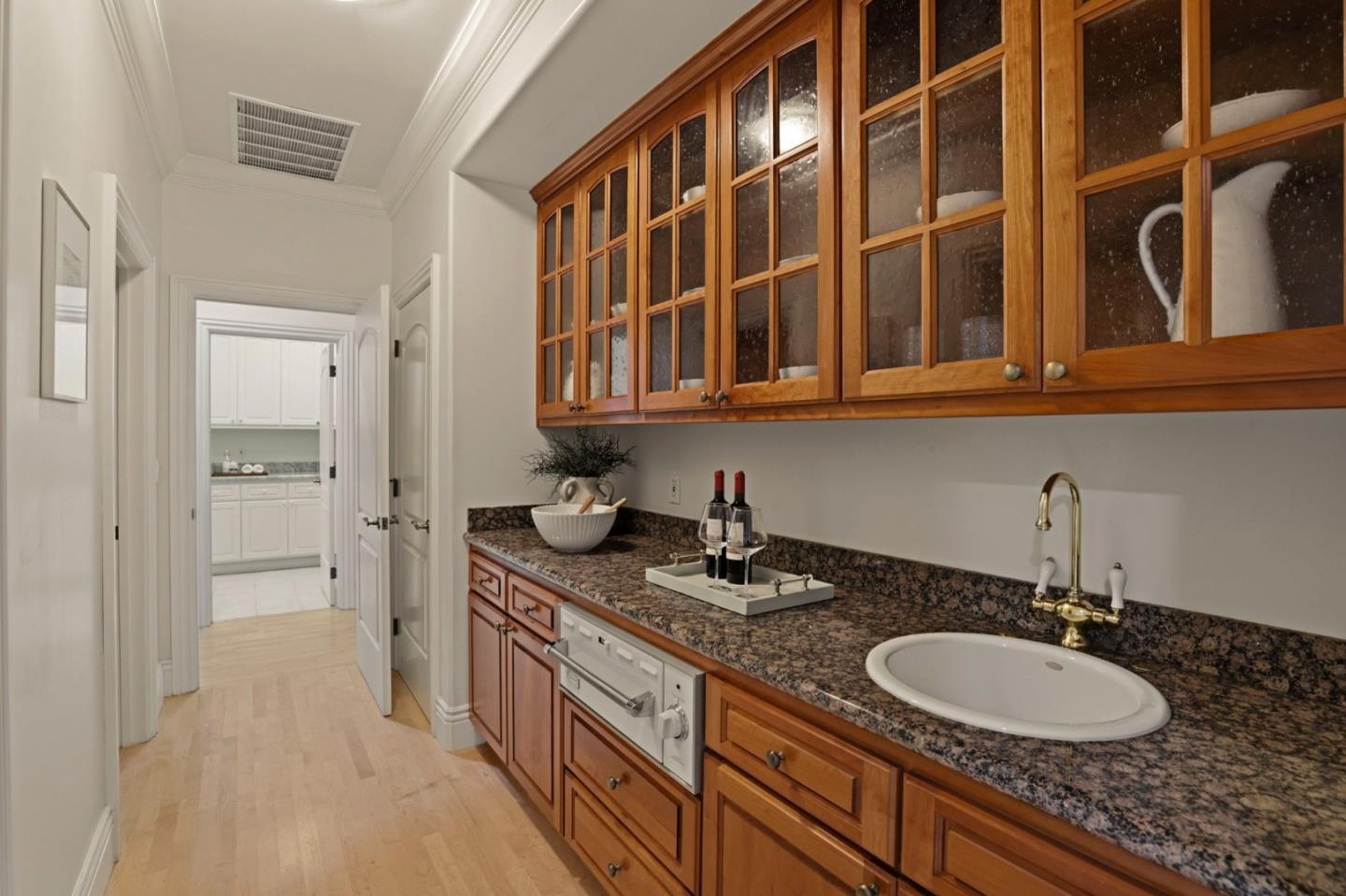 Detail Gallery Image 11 of 60 For 140 Tobin Clark Dr, Hillsborough,  CA 94010 - 5 Beds | 5/1 Baths