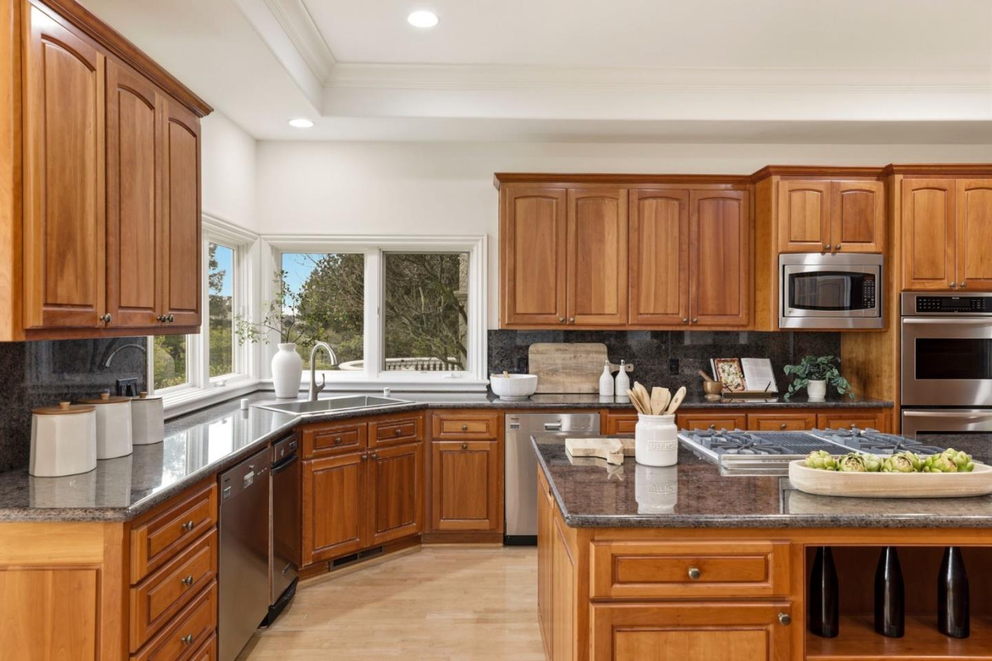 Detail Gallery Image 19 of 60 For 140 Tobin Clark Dr, Hillsborough,  CA 94010 - 5 Beds | 5/1 Baths