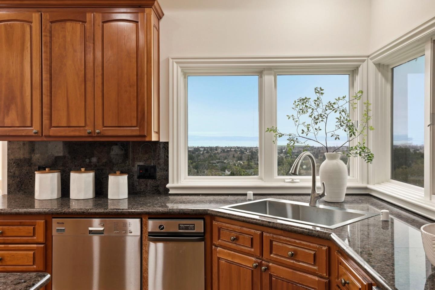 Detail Gallery Image 20 of 60 For 140 Tobin Clark Dr, Hillsborough,  CA 94010 - 5 Beds | 5/1 Baths